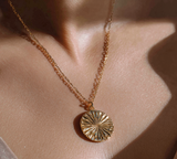 Sole Vivo Necklace – Cuore di Luce – ☀️ Sole Vivo — Cuore di Luce («Живое солнце») Нежнее, воздушнее, мягче — и точно отражает характер этой модели. ✨ Sole Vivo — Cuore di Luce Тёплый, си