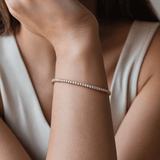 Close-up of Luce Sottile Tennis Bracelet Gold Edition